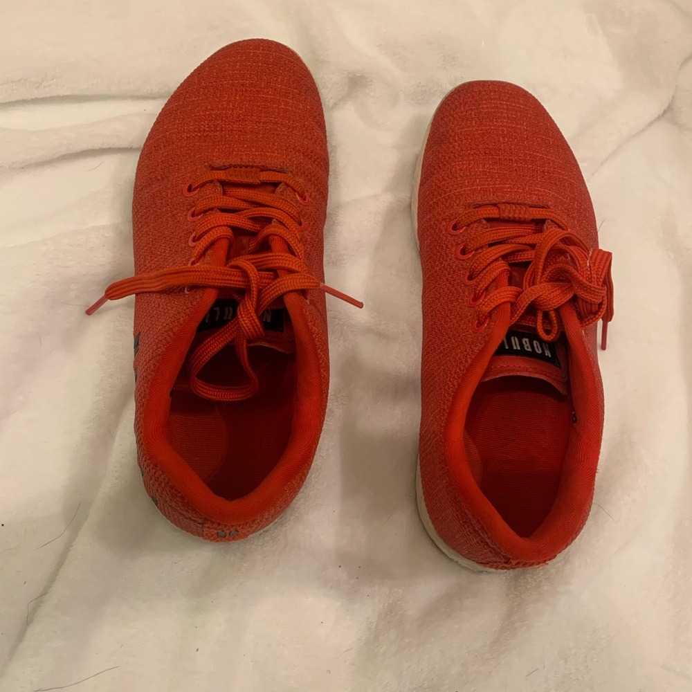 No bull Outwork trainer, red heather women’s 8.5, men’s 7